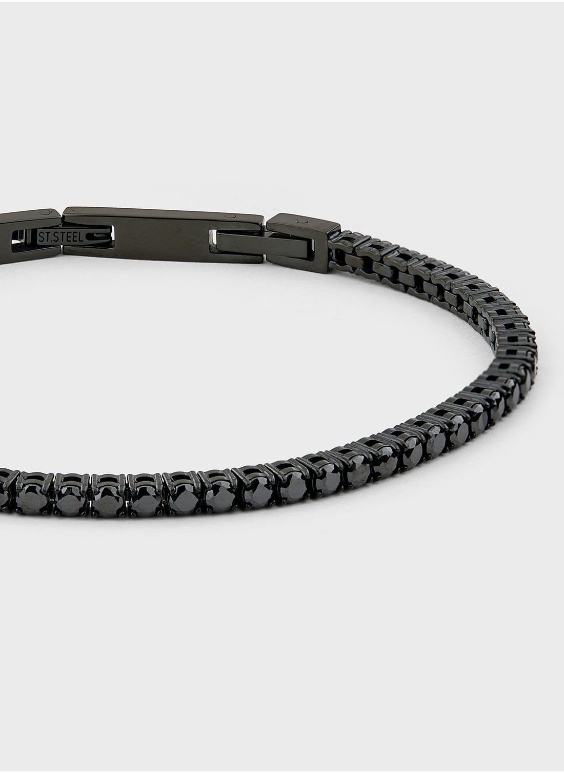 buy-guess-casual-logo-buckle-bracelet_9jw