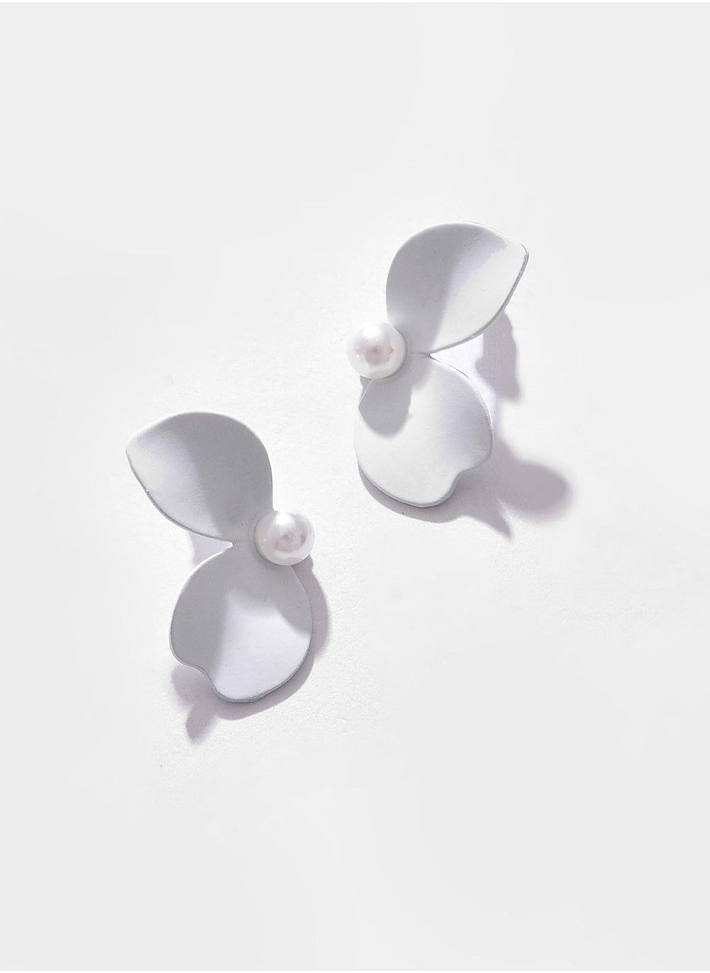 buy-sohi-petal-stud-earrings_wj9