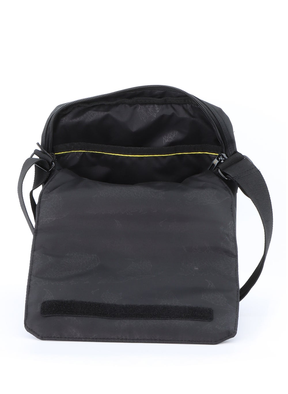 buy-national-geographic-national-geographic-pro-shoulder-bag-black-stylish-for-men-and-women-compact-and-versatile-portable-organizer-for-travel-business-university_17m