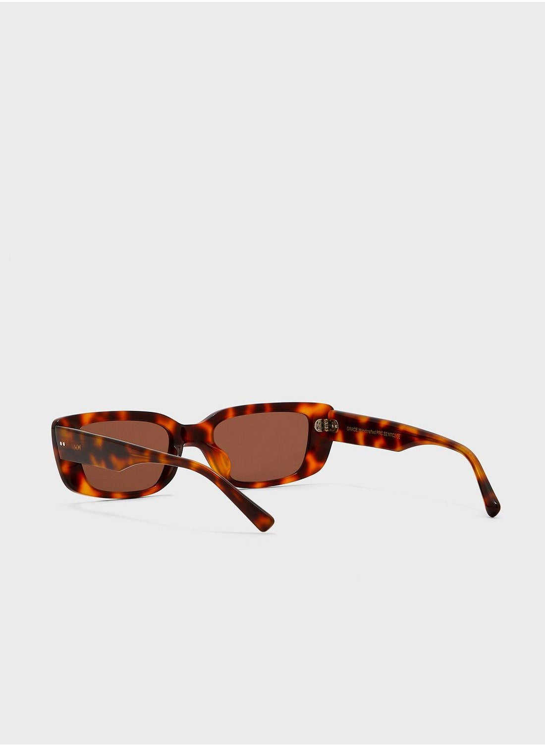 buy-messyweekend-grace-shape-sunglasses_jxw