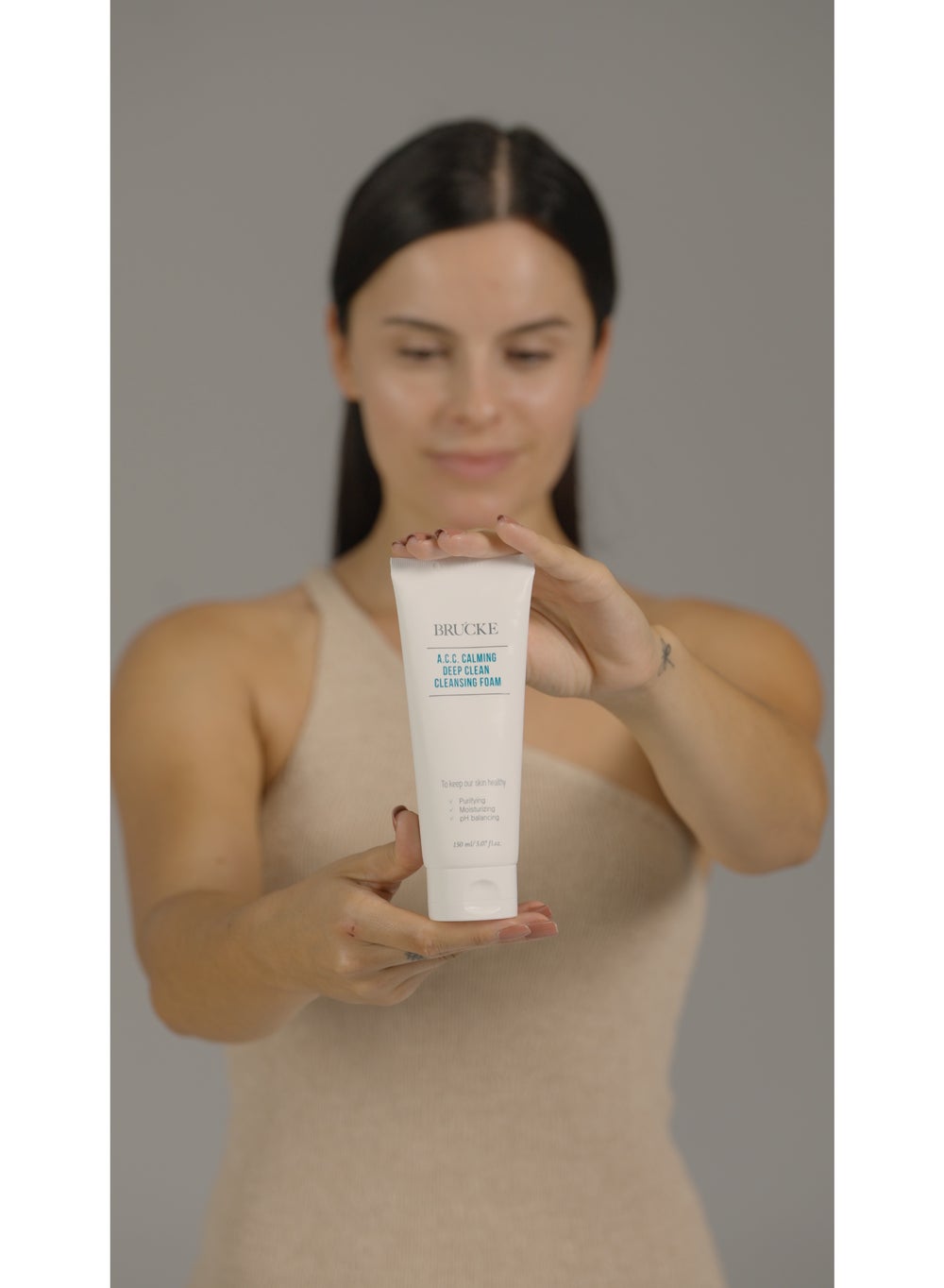 buy-brucke-brucke-k-beauty-a-c-c-calming-deep-clean-cleansing-foam-mildly-acidic-ph-hyaluronic-acid-centella-deep-cleanser-for-men-women-soothing-moisturizing-for-all-skin-types-150-ml_z1v