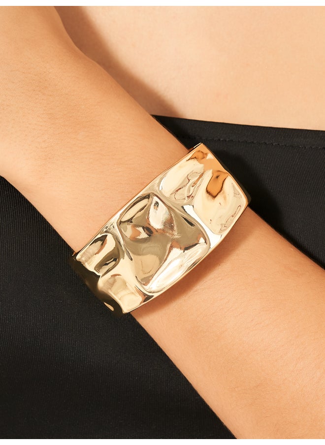 buy-styli-styli-metallic-thick-cuff-bracelet_gmx