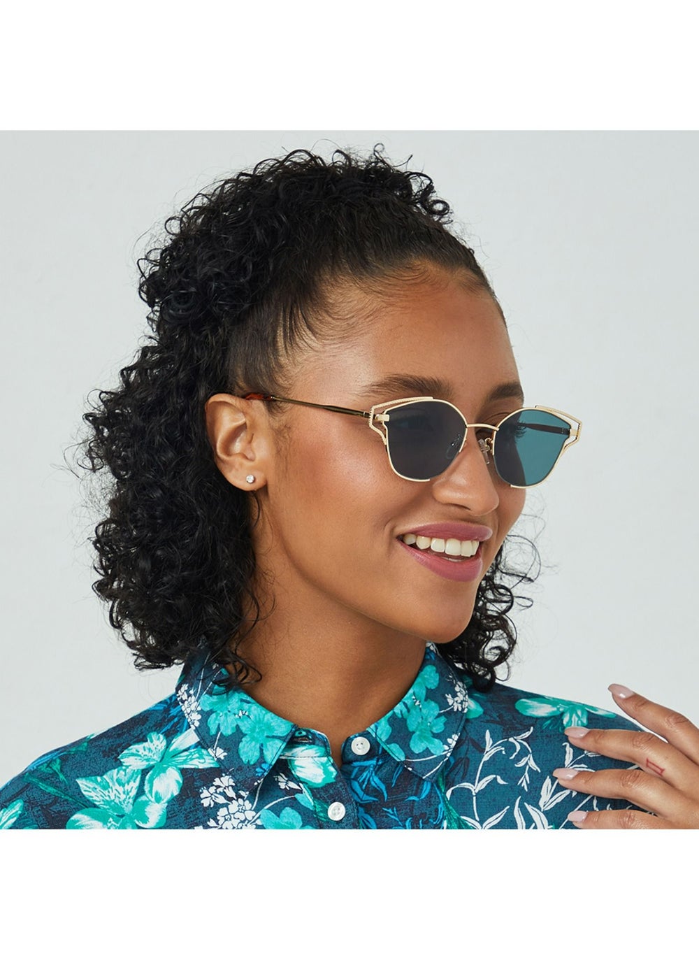 buy-blackout-hypatia-women-gold-sunglasses-frame-material-metal-frame-color-gold-lens-color-green-full-rim_6xh