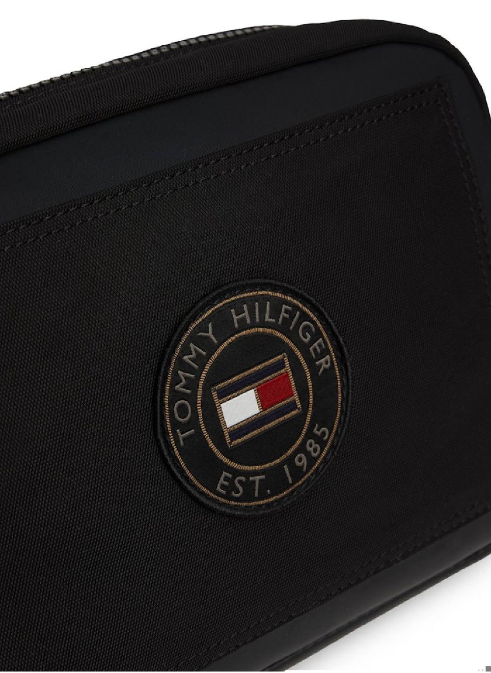 buy-tommy-hilfiger-mixed-texture-logo-badge-washbag_r1i