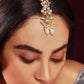 تاج Brass Maang Tika الأنيق للمرأة العصرية