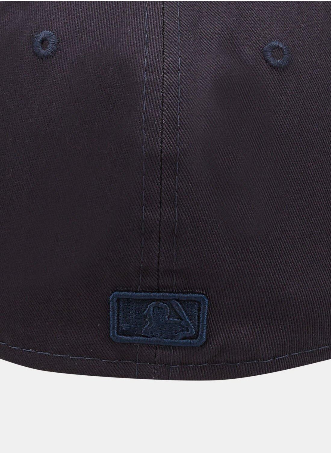 buy-new-era-men-s-mlb-league-essential-new-york-yankees-59fifty-cap_imh