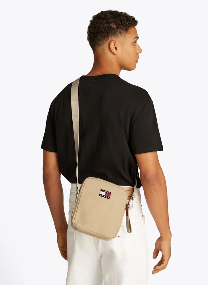 buy-tommy-jeans-retro-reporter-bag_miy