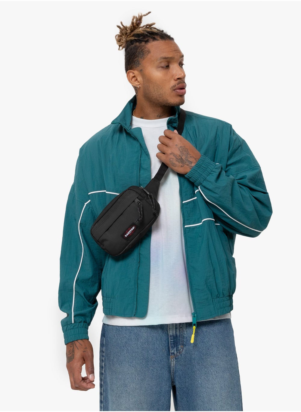 buy-eastpak-bouncer-medium-waist-bag-black_3k1