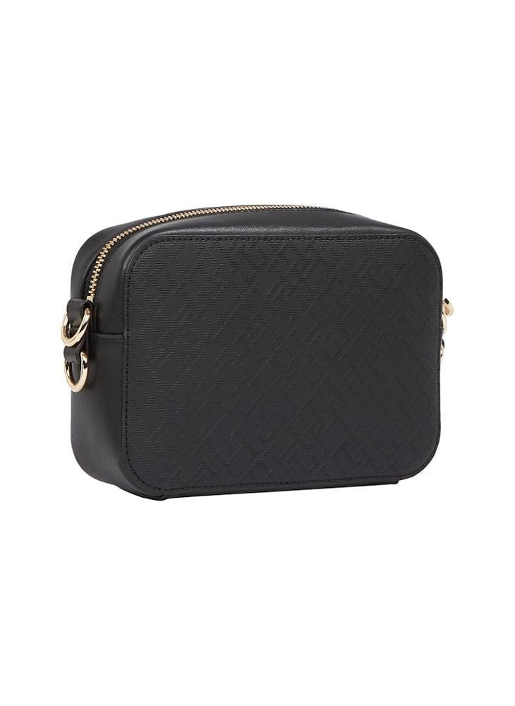buy-tommy-hilfiger-camera-bag_cta