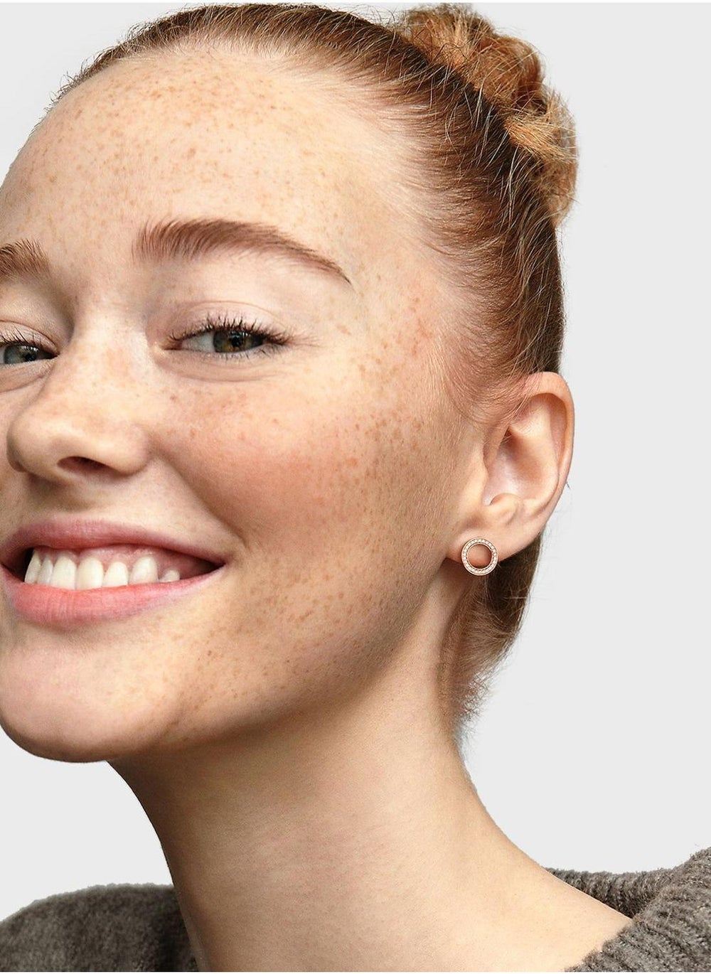 buy-only-sparkling-circle-stud-earrings_a4b