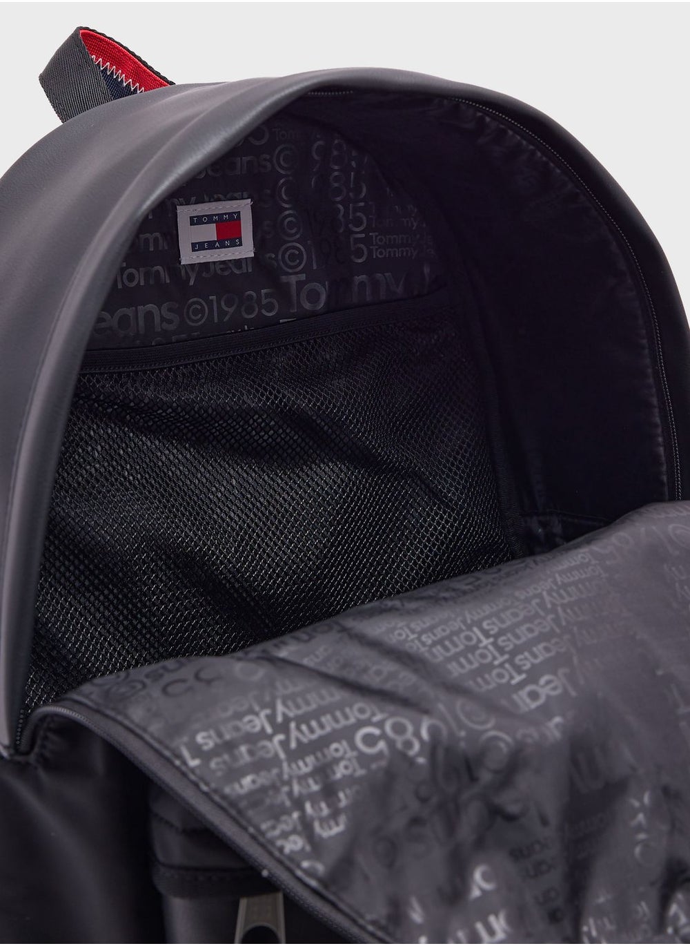 buy-tommy-jeans-logo-backpack_ipc