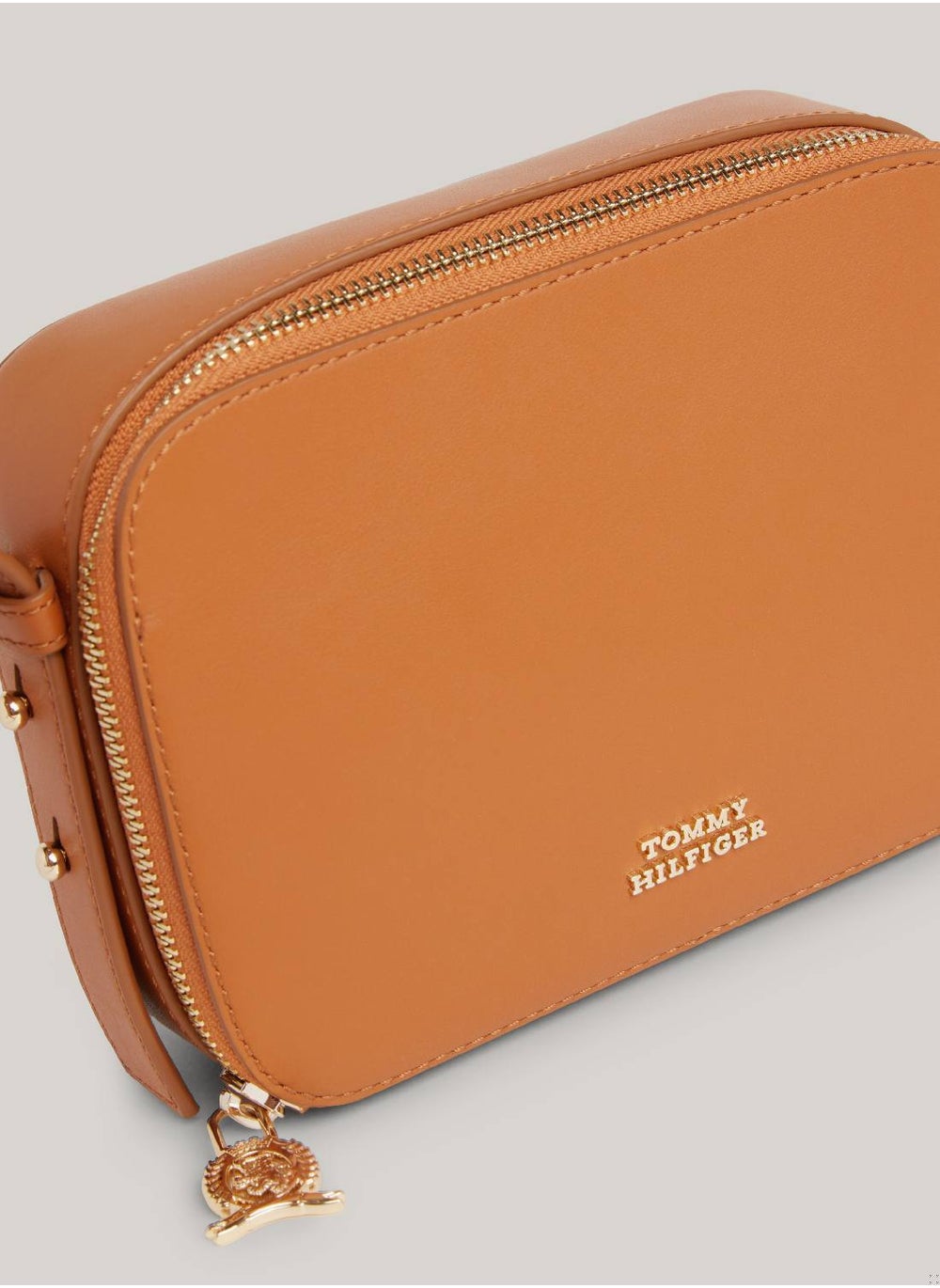 buy-tommy-hilfiger-metallic-logo-small-crossover-bag_ekq