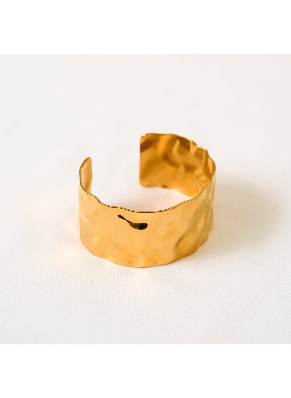 buy-noya-celine-wave-gold-cuff_7xd
