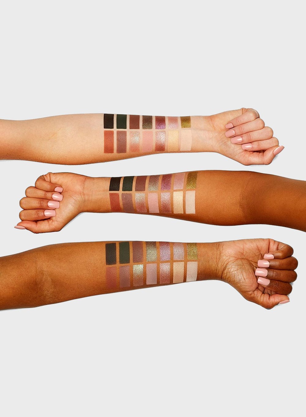 buy-sigma-beauty-sigma-beauty-14-shade-eyeshadow-palette-in-matte-and-shimmer-in-enchanted_3qd