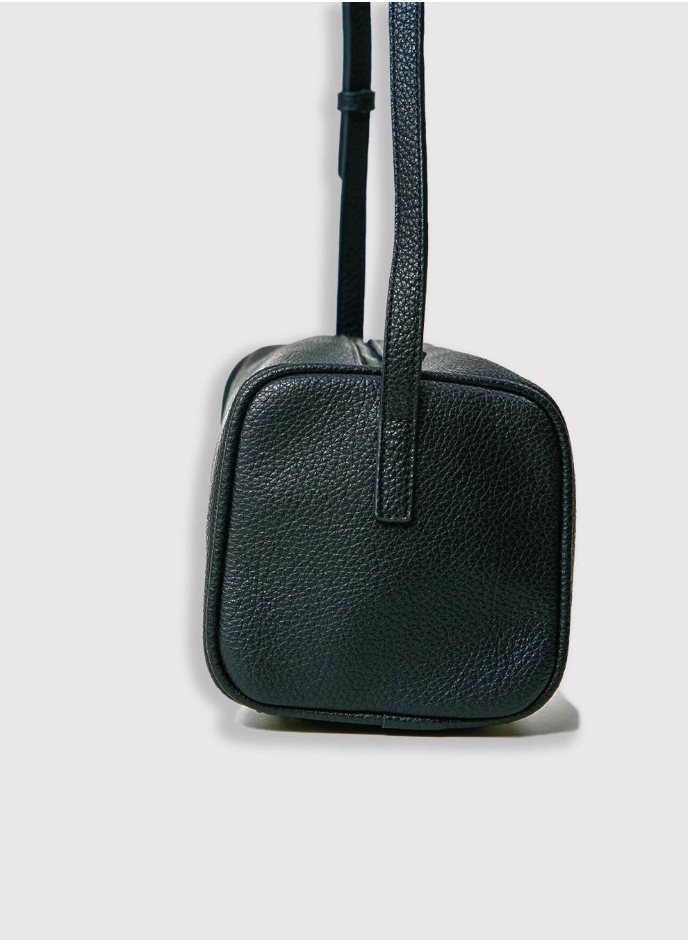 buy-amica-veronica-barrel-crossbody-bag-for-women-black_ozr