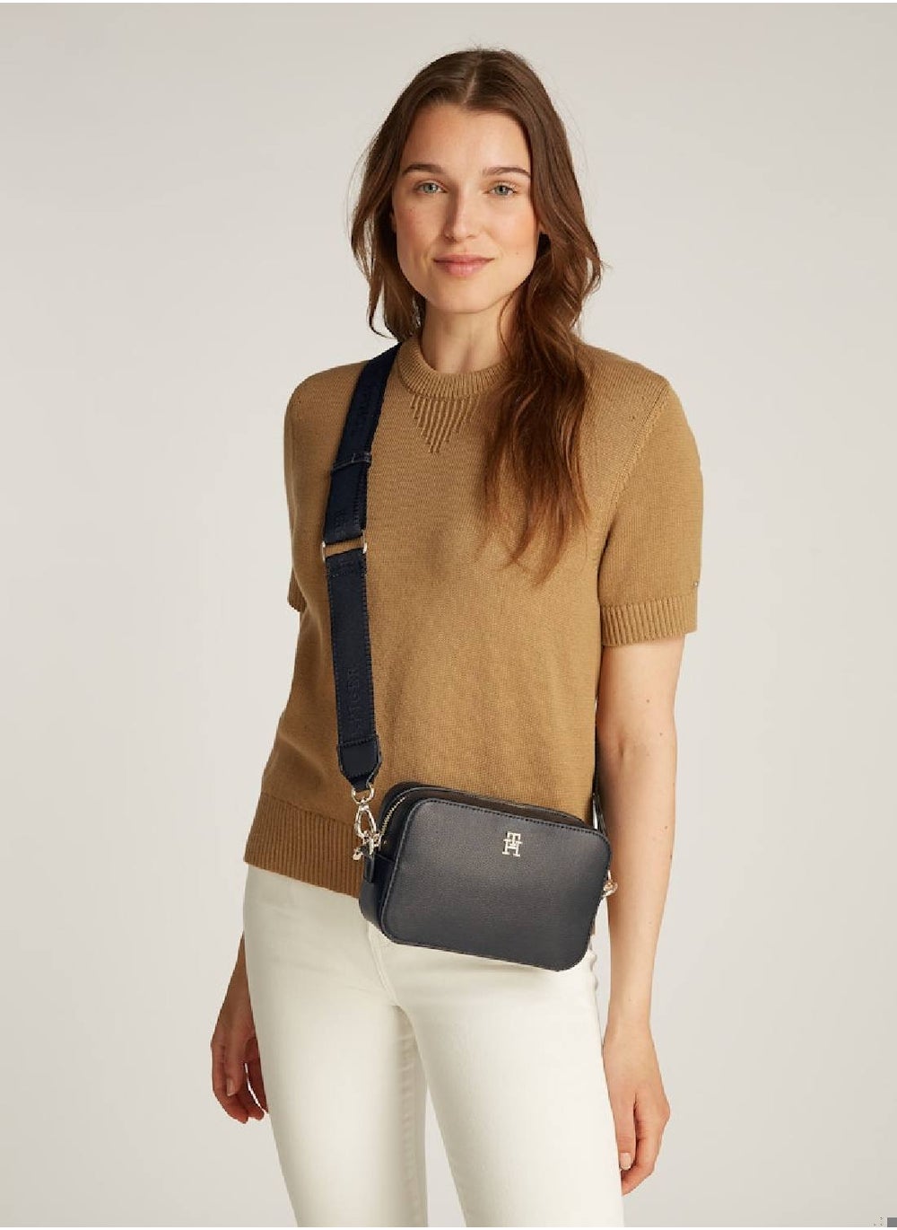 buy-tommy-hilfiger-women-s-th-soft-logo-camera-bag-polyester-blend-black_f40