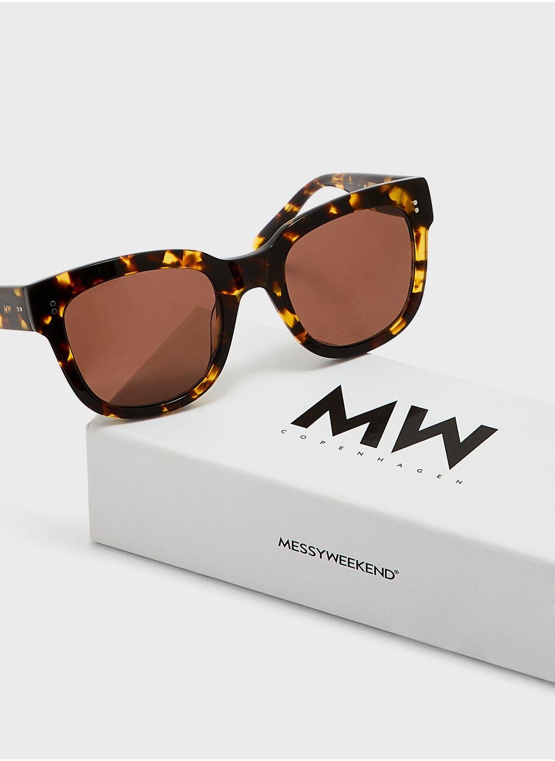 buy-messyweekend-liv-shape-sunglasses_7pj