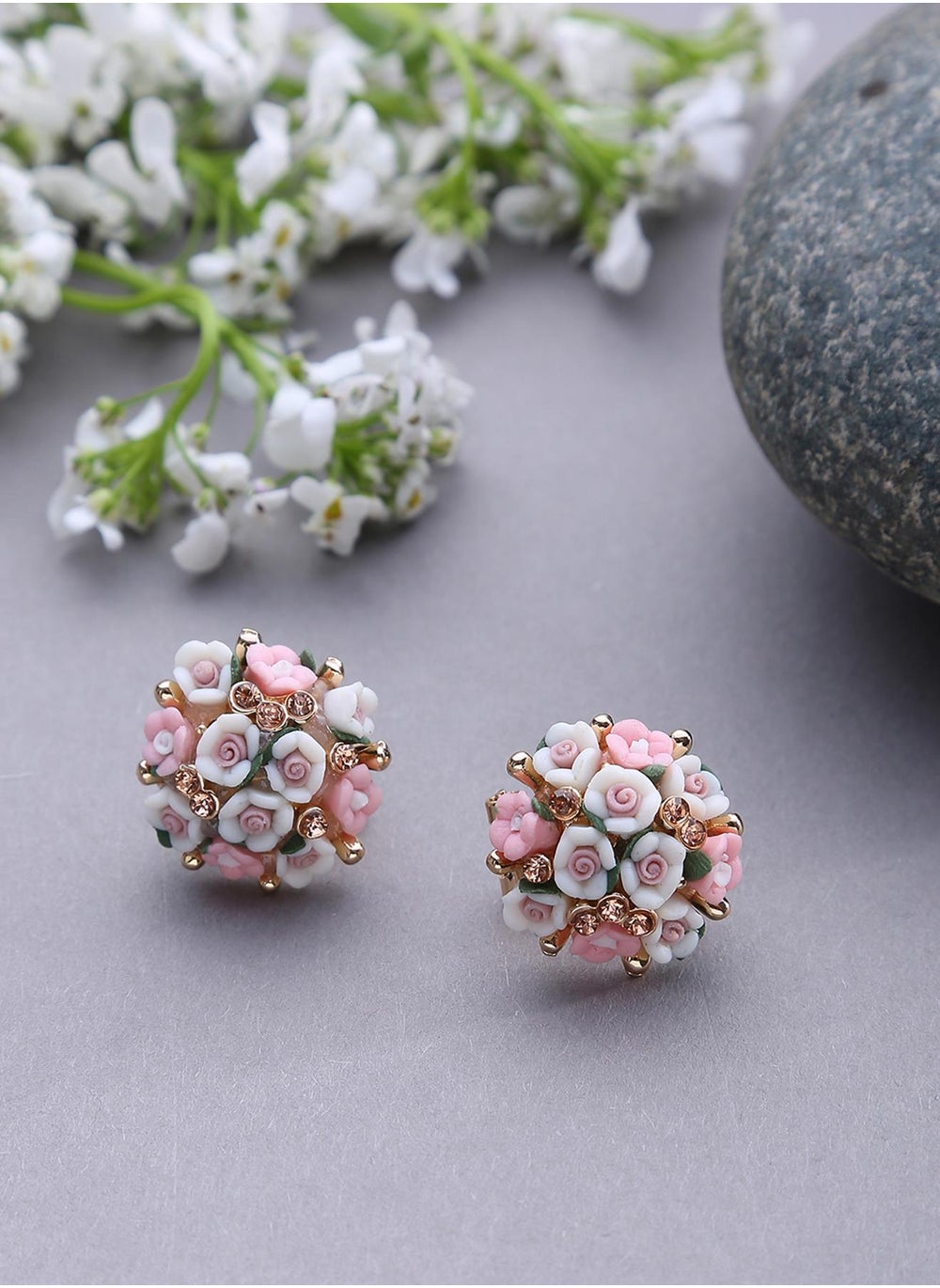 buy-sohi-floral-stud-earrings_p7t