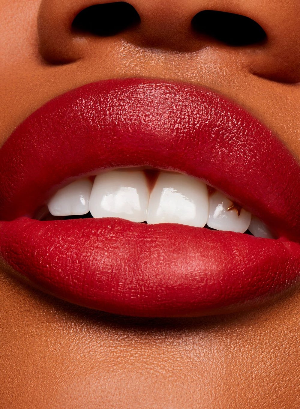 buy-mac-cosmetics-powder-kiss-velvet-blur-slim-stick-dubonnet-buzz_klm