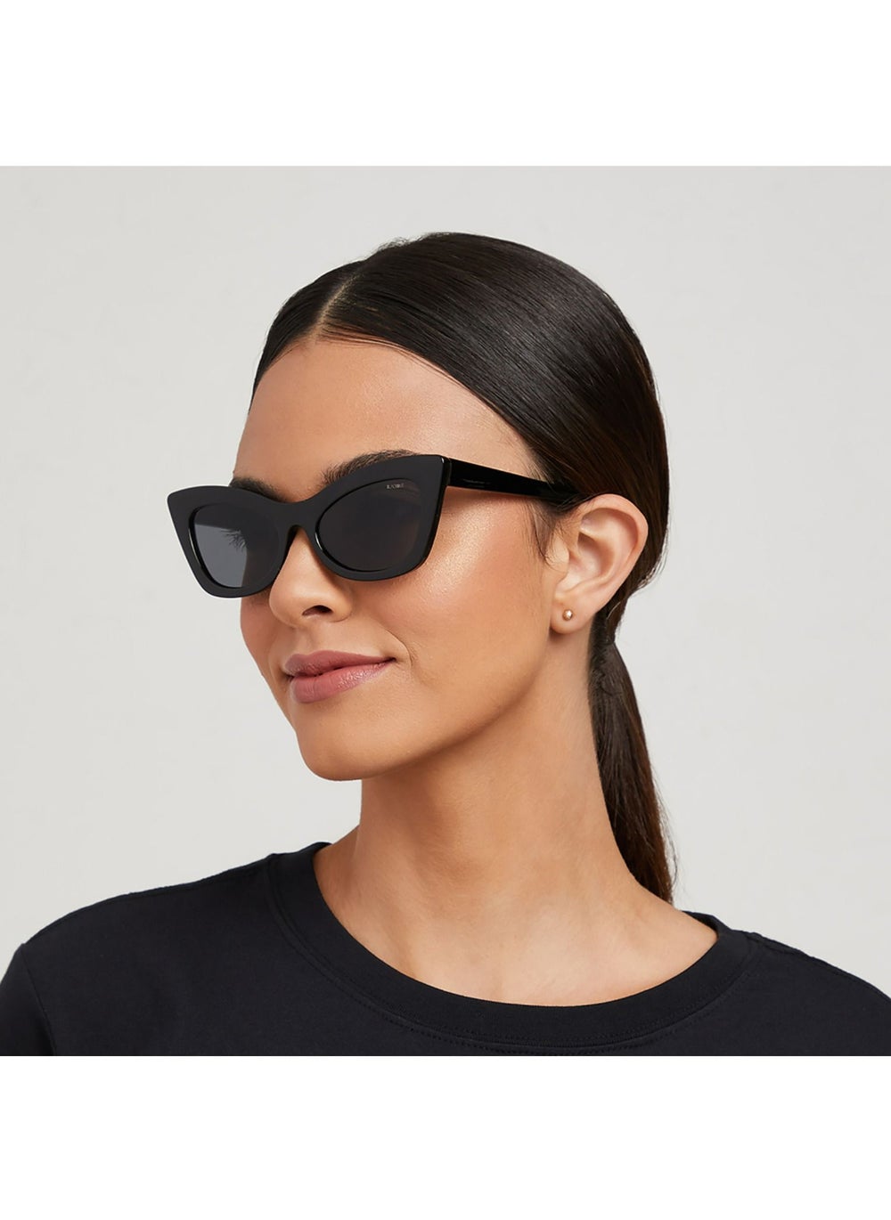 buy-blackout-courtney-women-black-sunglasses-frame-material-thermoplastic-rubber-tr90-frame-color-black-lens-color-gray-full-rim_gvj