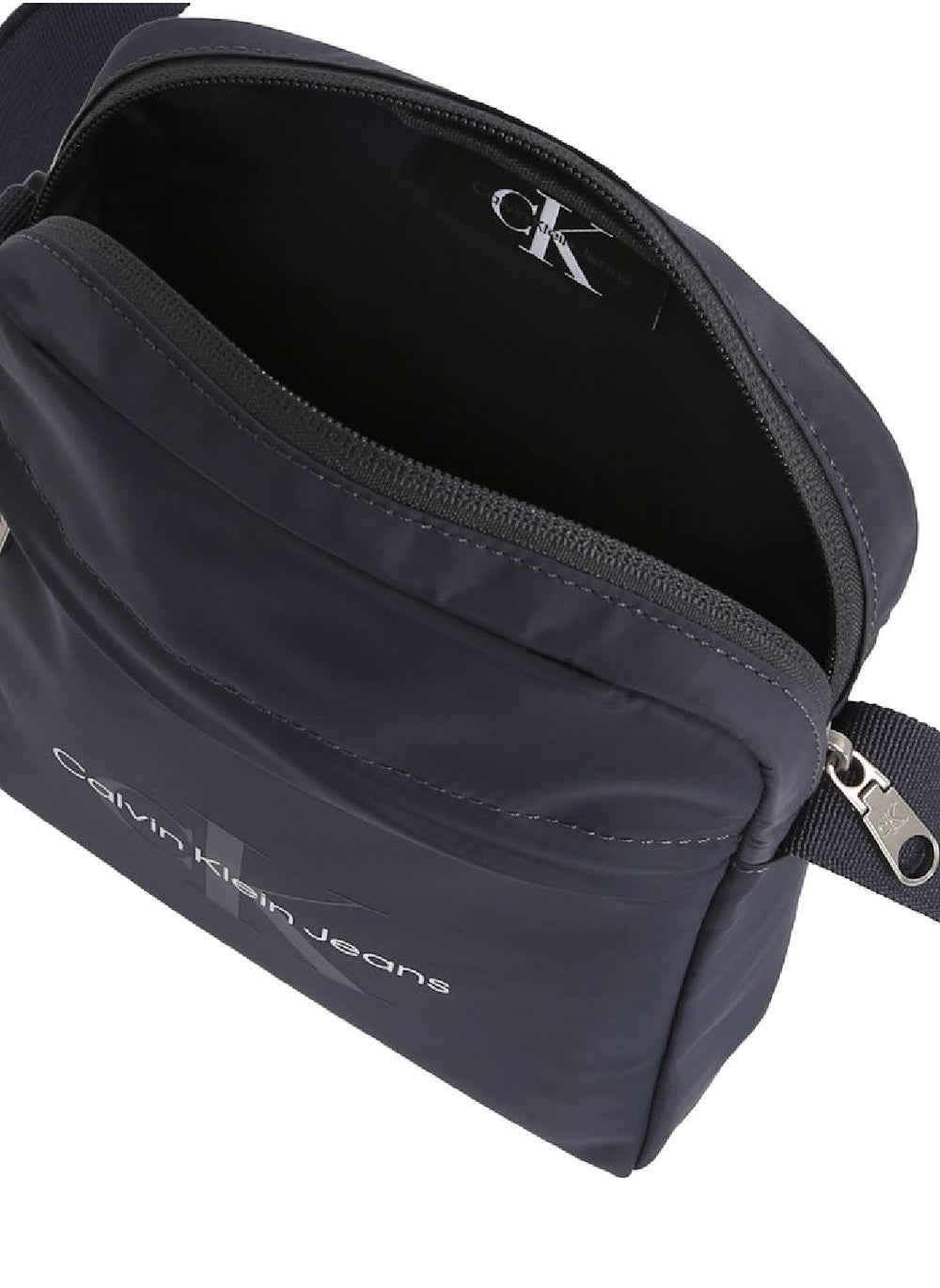 buy-calvin-klein-jeans-sport-reporter-bag_t22