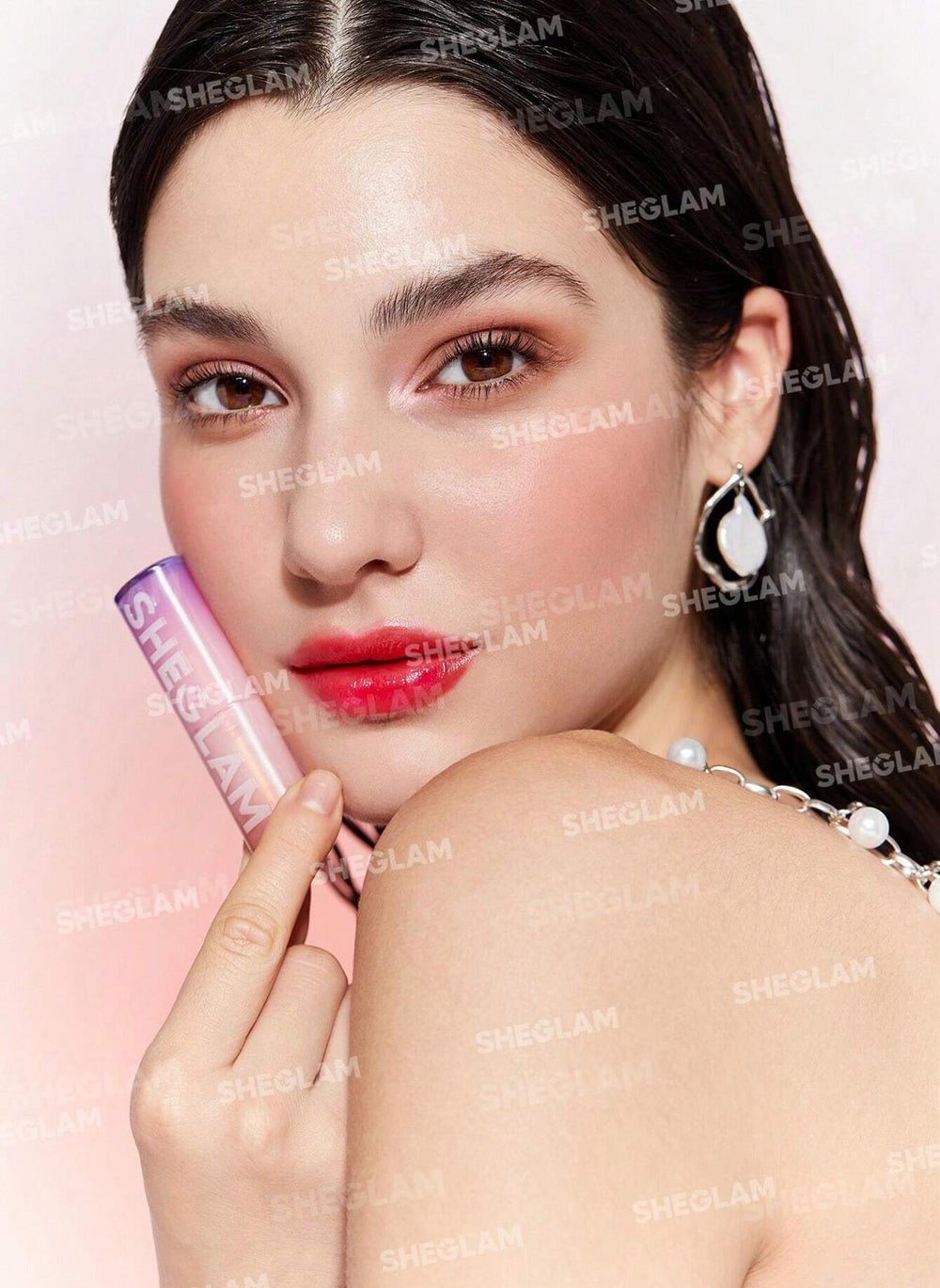 buy-sheglam-sg-sheglam-mirror-kiss-high-shine-lipstick-main-character_fd6