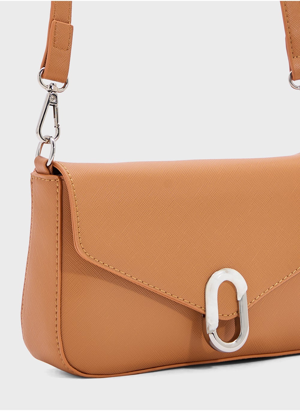 buy-ella-metal-trim-detail-crossbody-bag_rwa
