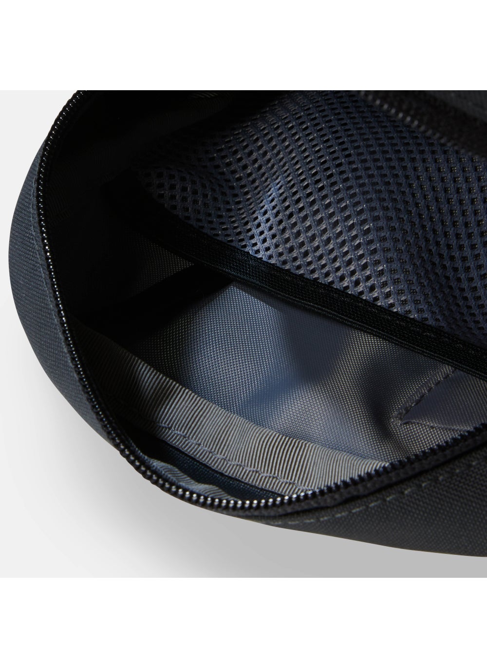 buy-the-north-face-y2k-shoulder-bag_4ob