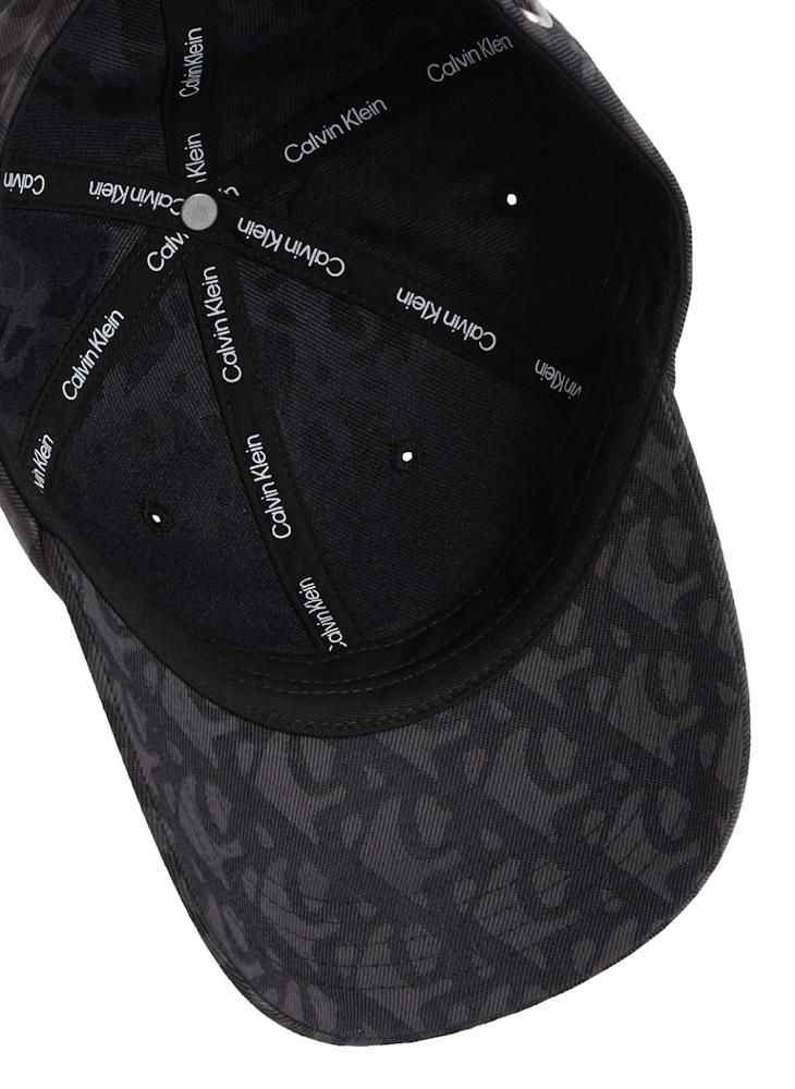 buy-calvin-klein-jeans-logo-curved-peak-cap_gwn