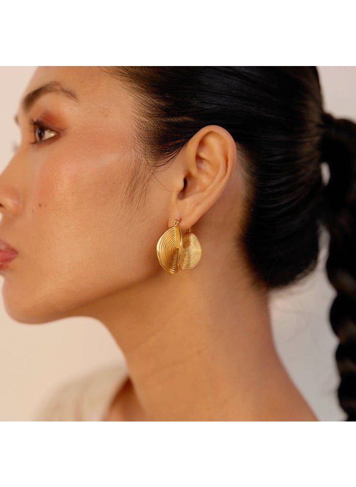 buy-noya-chloe-signature-earrings-18k-gold-plated_4ni