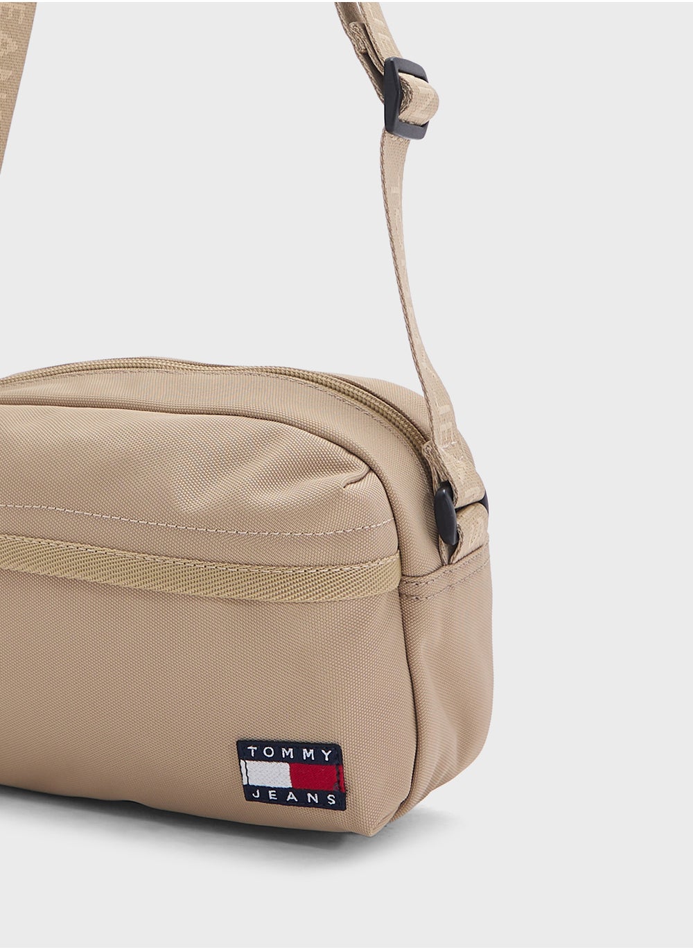 buy-tommy-jeans-essential-daily-crossbody-bag_cms