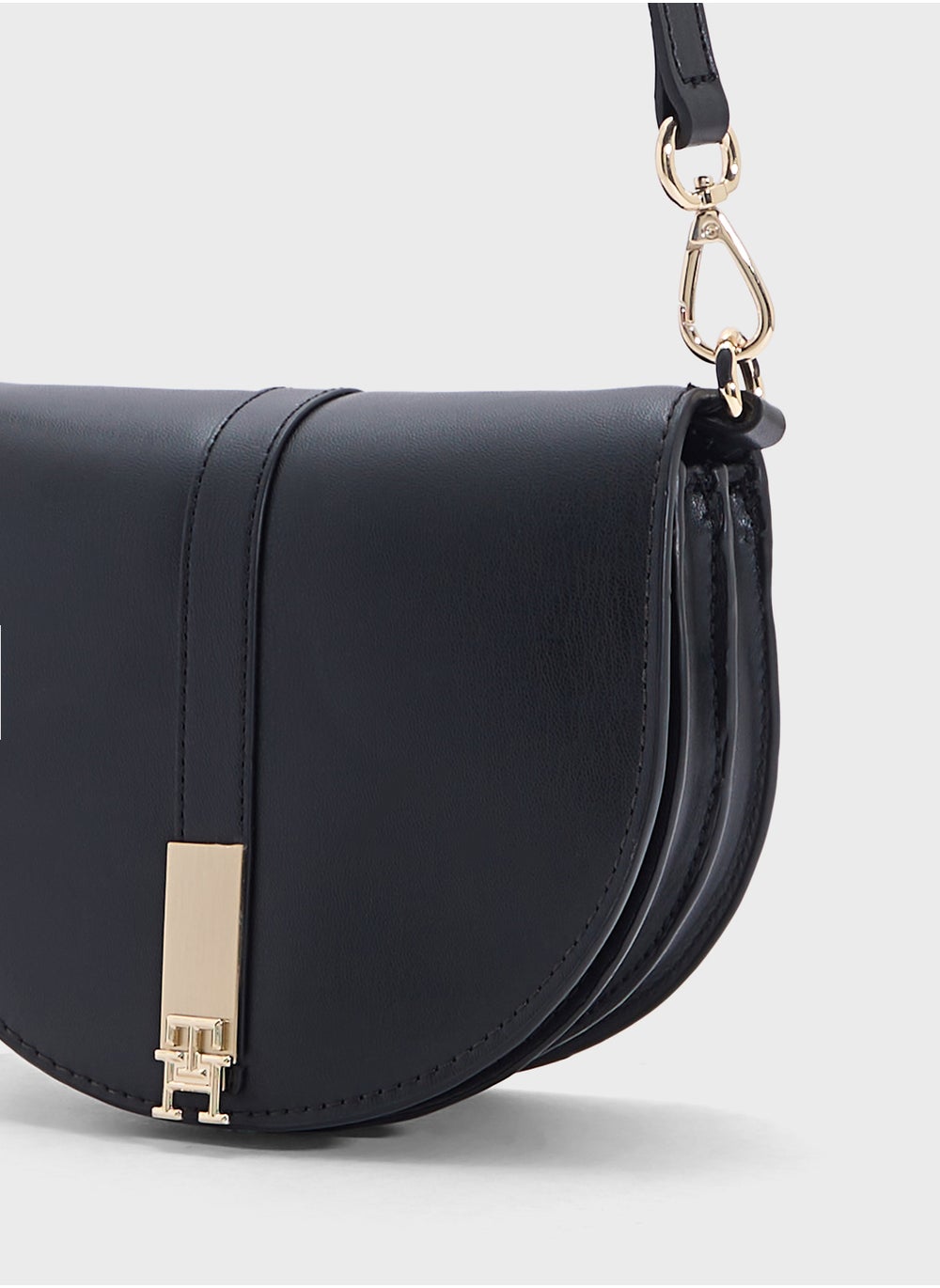 buy-tommy-hilfiger-heritage-saddle-bag_ct7