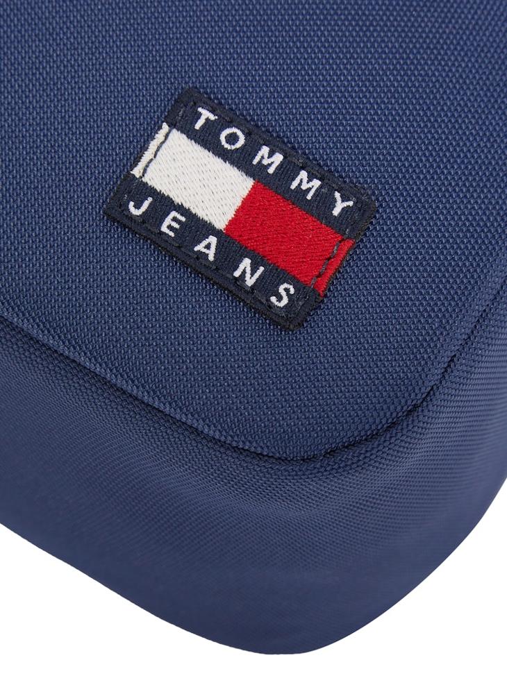 buy-tommy-jeans-essential-daily-wash-bag_rg0