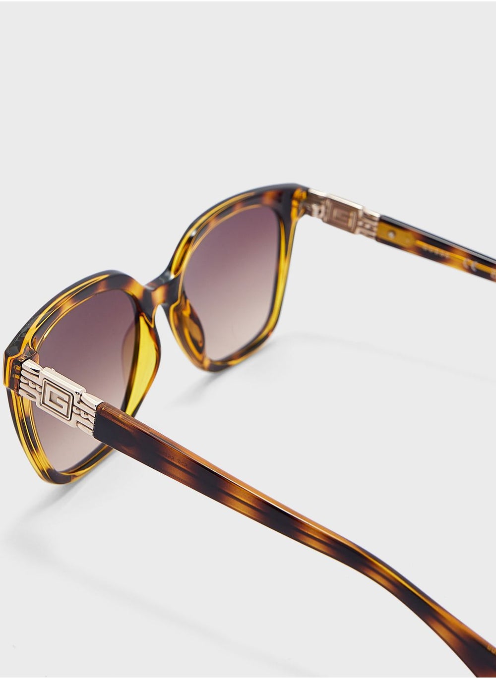 buy-guess-wayfarers-sunglasses_cz9
