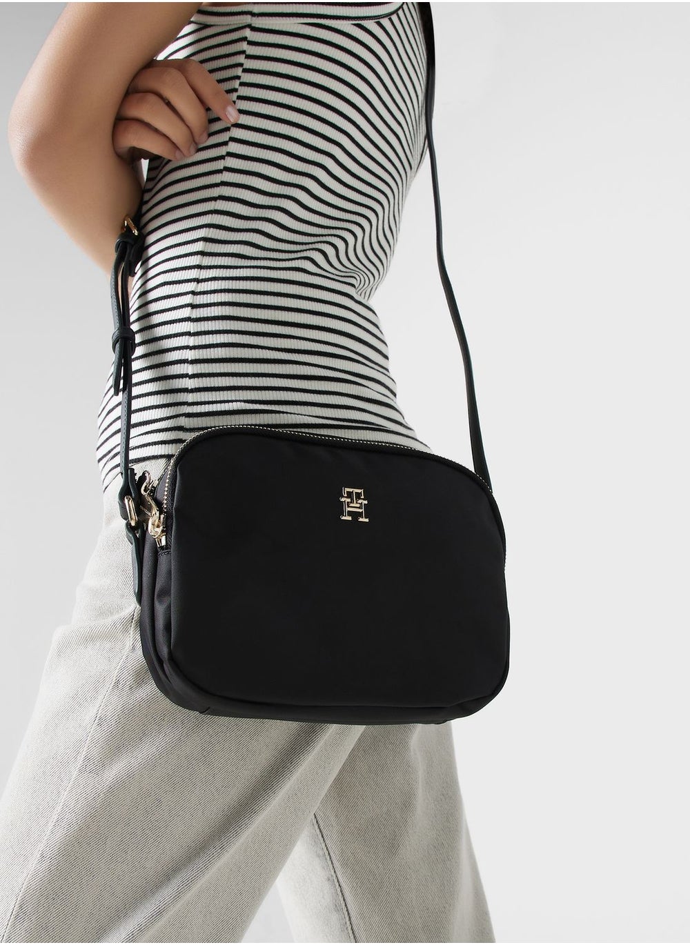 buy-tommy-hilfiger-narrow-strap-crossbody_neh
