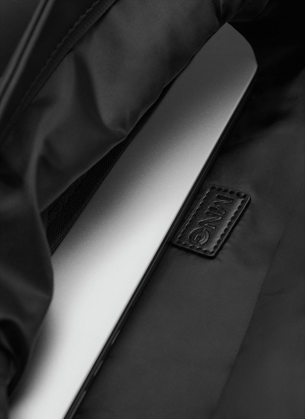 buy-mango-man-gum-top-handle-roll-on-backpack_i8i