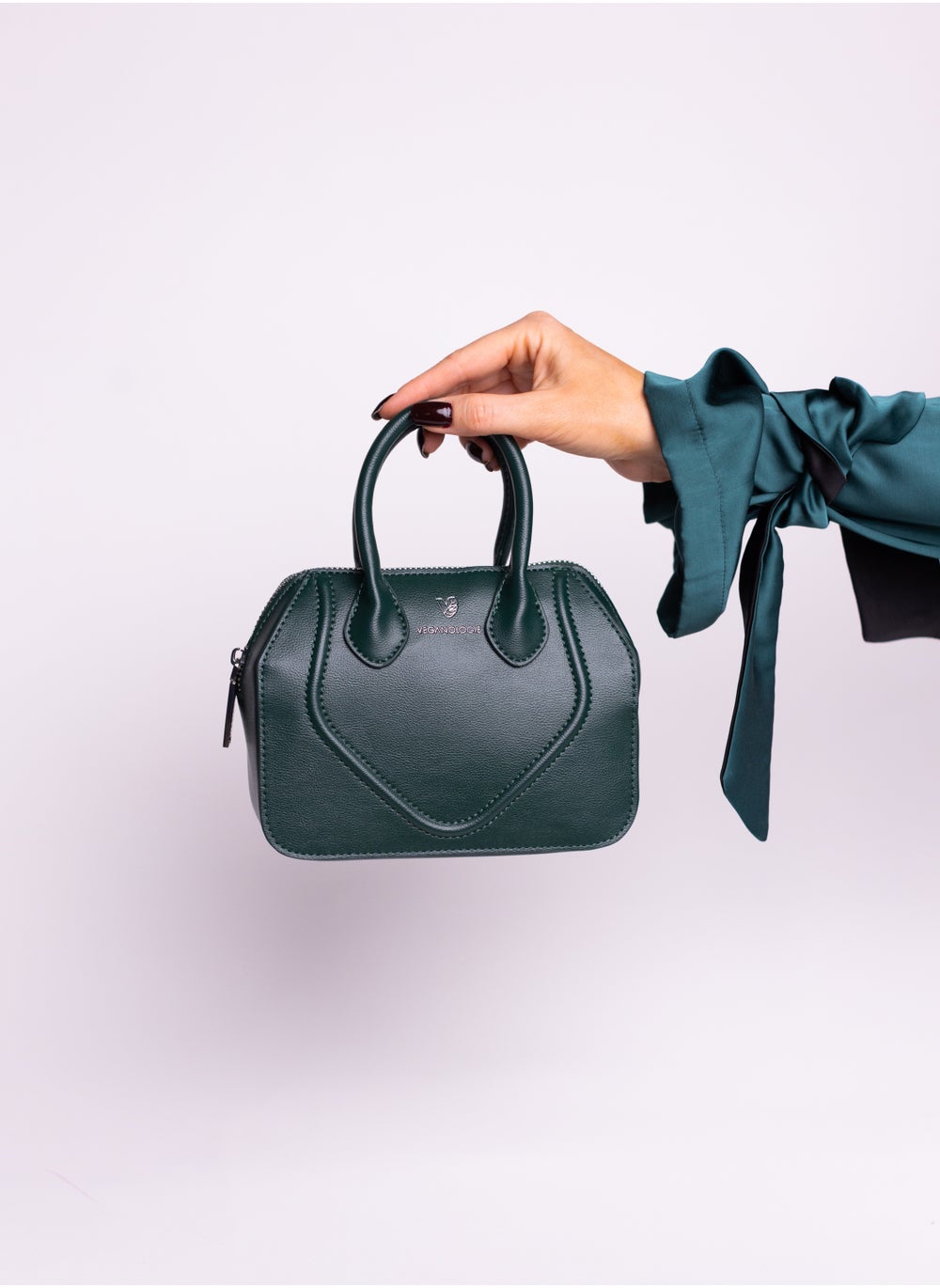 buy-veganologie-mini-gemma-handbag-in-green-made-from-1-3-bamboo-stems_fyl