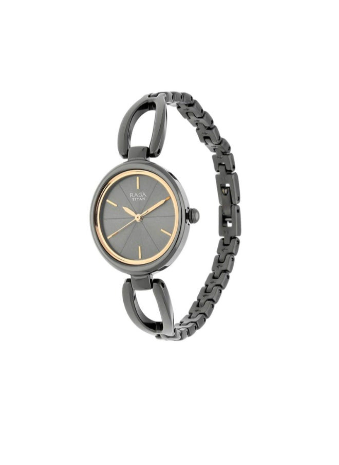 buy-titan-women-analog-oval-shape-metal-wrist-watch-2579qm01-35-5-mm_gbj