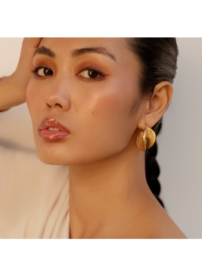 buy-noya-chloe-signature-earrings-18k-gold-plated_n0f