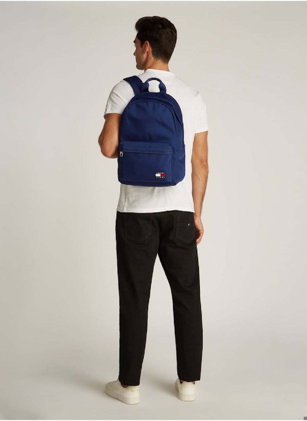 buy-tommy-jeans-essential-daily-dome-backpack_vkt