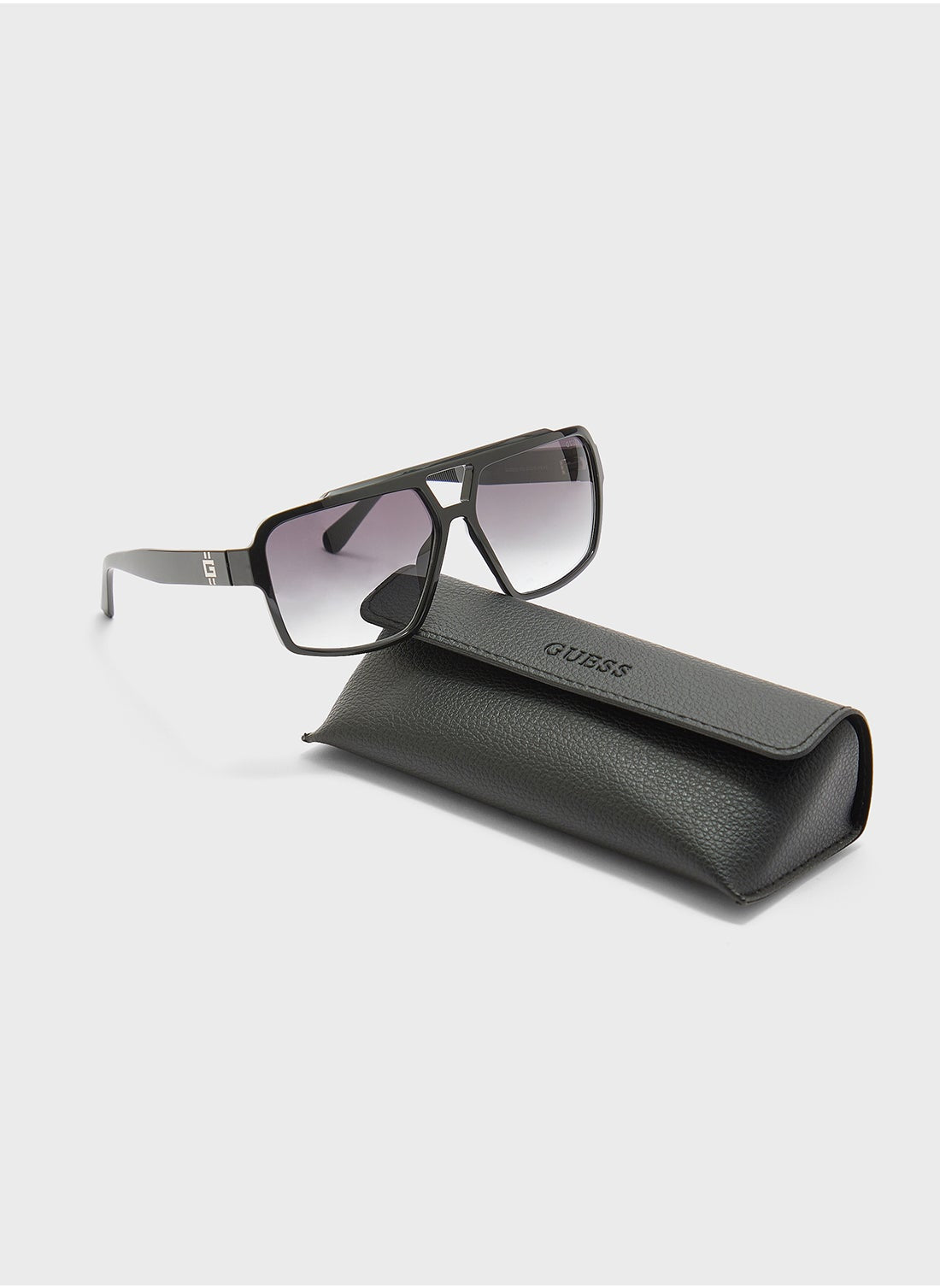 buy-guess-gu0022301b61-wayfarers-sunglasses_eg9