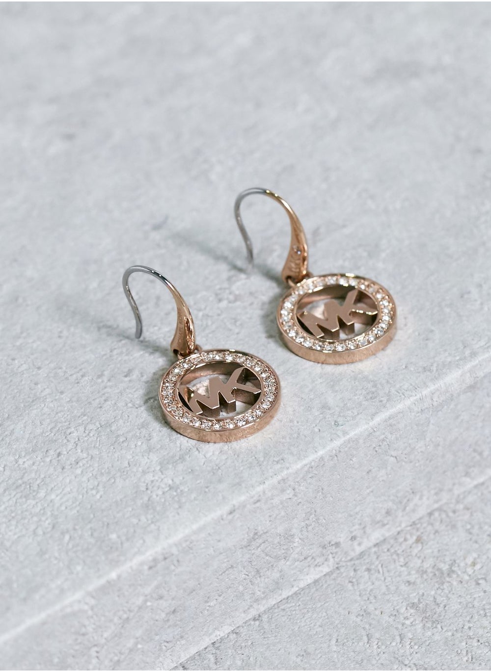 buy-michael-kors-logo-earrings_zwq