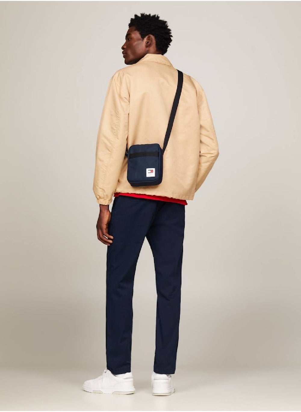 buy-tommy-jeans-essential-tonal-logo-reporter-bag_4r7