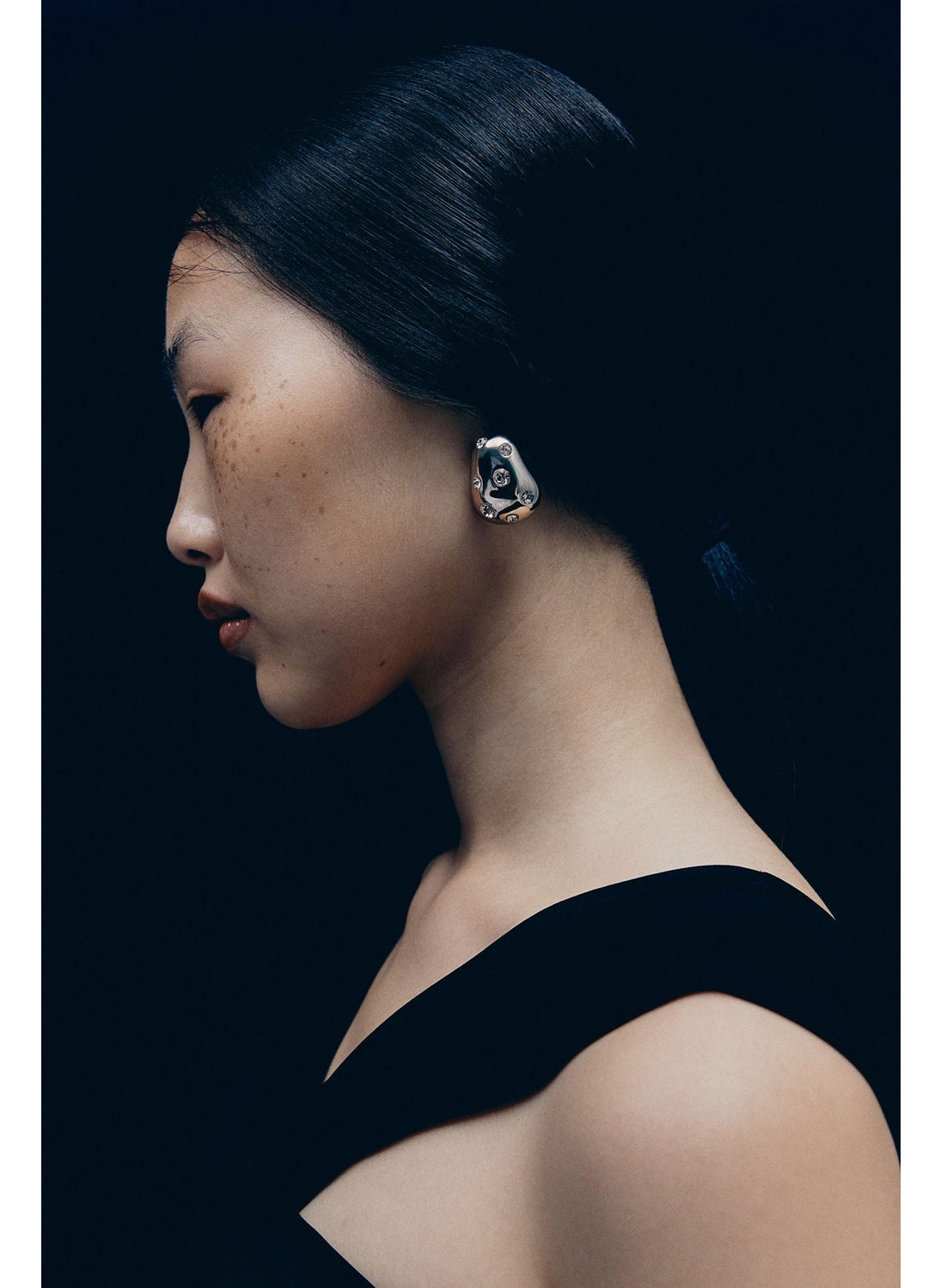 buy-h-m-rhinestone-embellished-earrings_qdk