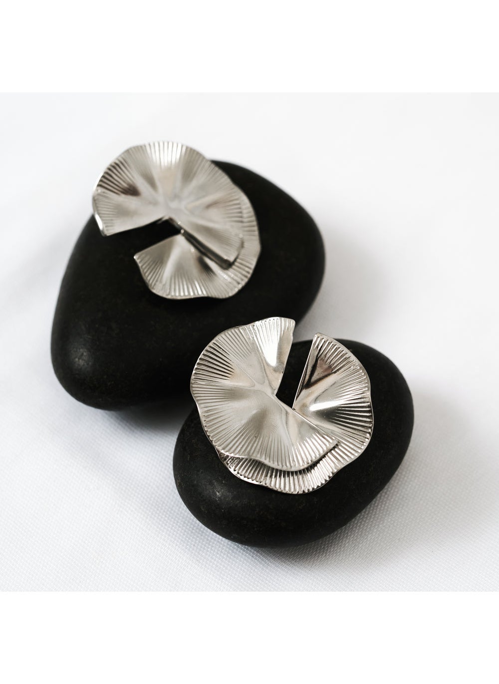 buy-noya-aphrodite-silver-earrings_nu6