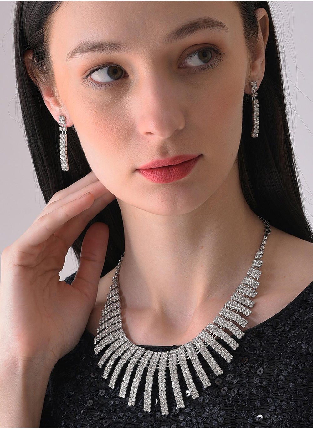 buy-sohi-white-stone-studded-jewellery-set_yi1