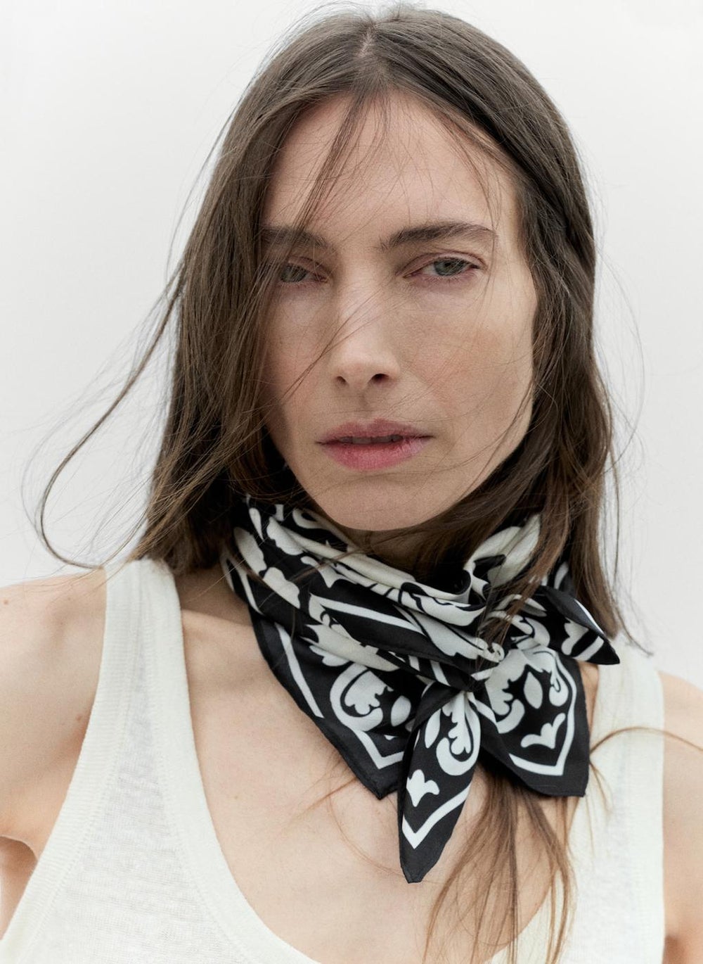 buy-mango-printed-lightweight-scarf_voj