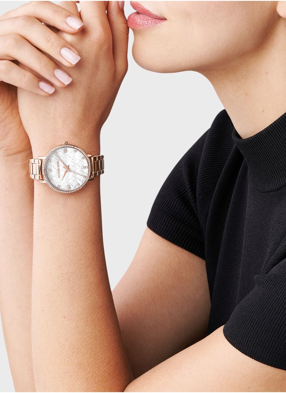 buy-michael-kors-classic-steel-strap-analog-watch_lhw