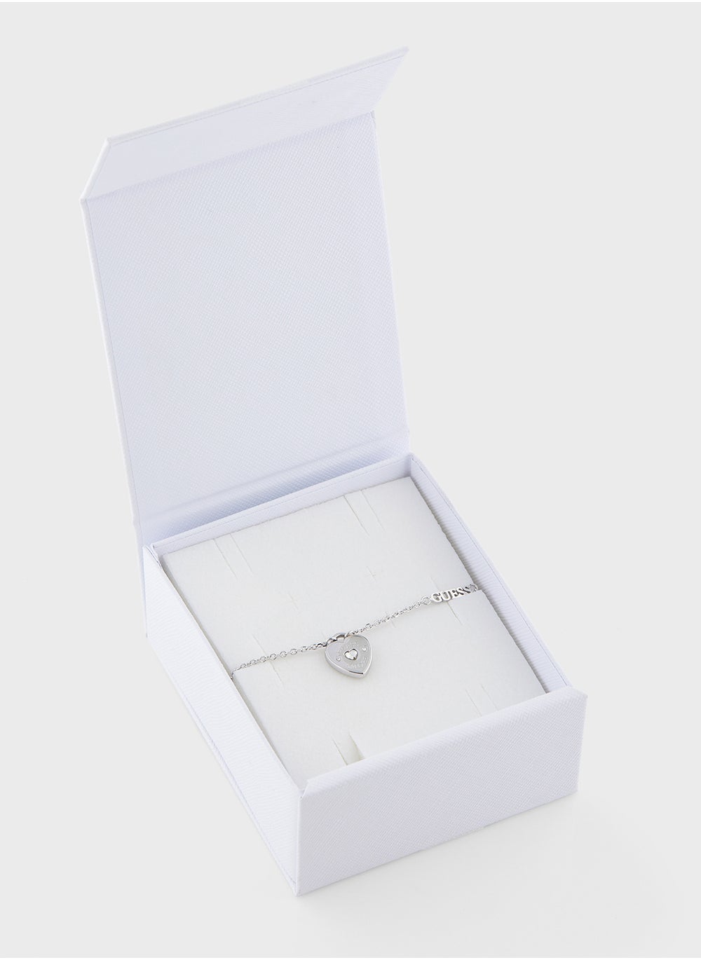 buy-guess-jubb05057jwrhs-14mm-heart-charm-bracelet_ntx