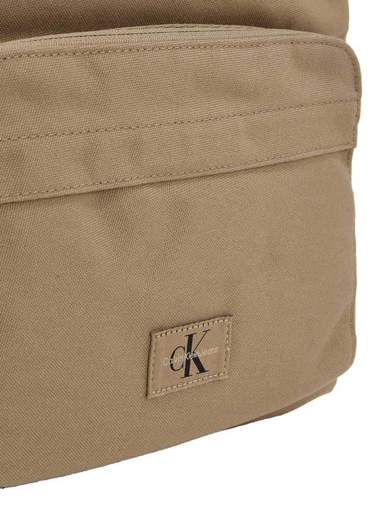 buy-calvin-klein-jeans-zip-backpack_wz3